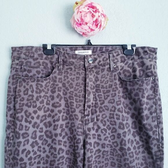 Good American Good Legs High Rise Jeans in Gray Leopard‎ - Picture 5 of 9